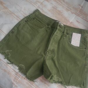 We The Free ..‎ Free People ..  Olive Shorts Distressed . sz 28